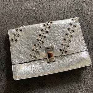 Metallic clutch
